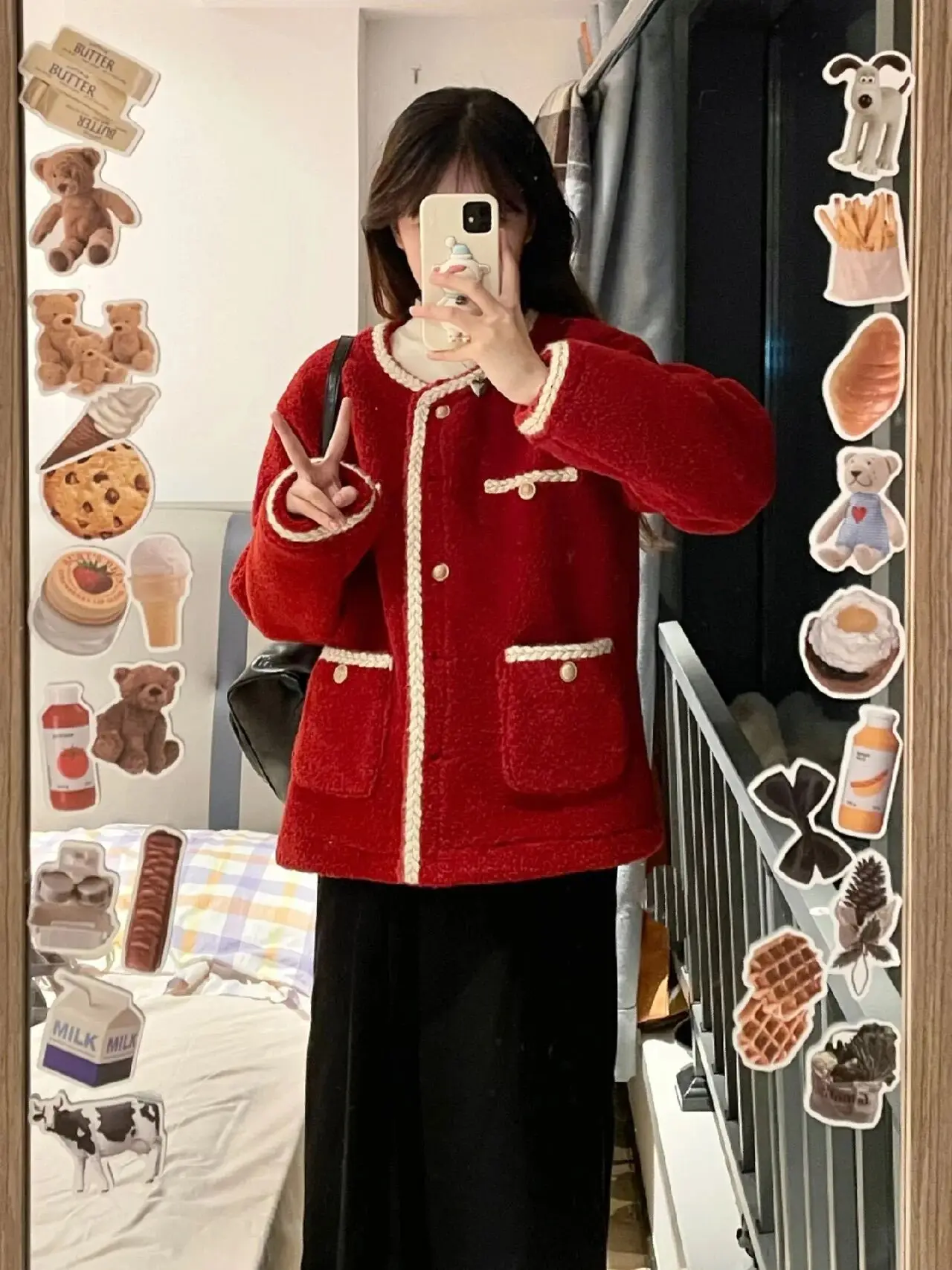 

Короткое пальто из красной овечьей шерсти для женщин, утепленное, на хлопковой подкладке, для Нового года, осени и зимы, маленький размер, повседневный стиль, круглый вырез, на пуговицах