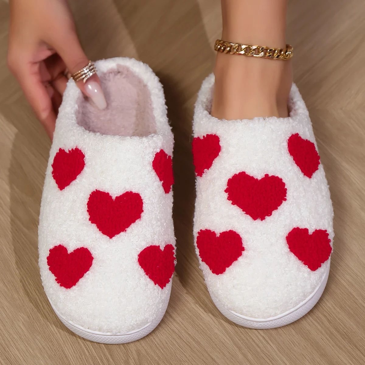 Женские осенне-зимние плюшевые теплые тапочки с романтическим принтом сердца, повседневные удобные стильные повседневные прогулочные большие тапочки на толстой подошве Женские осенне-зимние плюшевые теплые тапочки с романтическим принтом сердца, повседневные удобные стильные повседневные прогулочные большие тапочки на толстой подошве