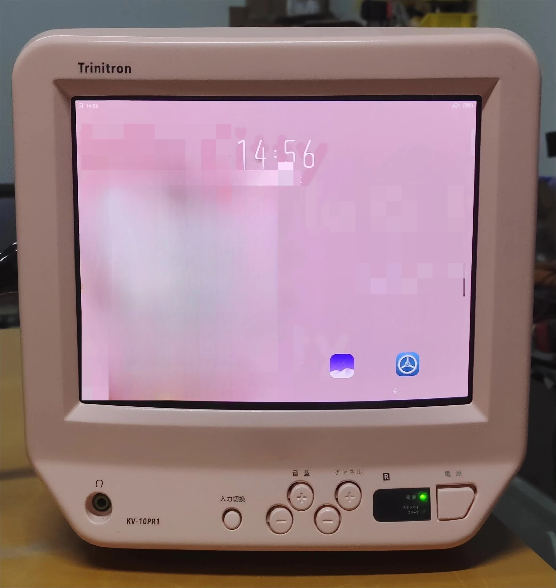 Homemade pink retro small TV ornament, CRT old-fashioned computer modeling 7.8-inch OLED curved flexible screen 2K resolution