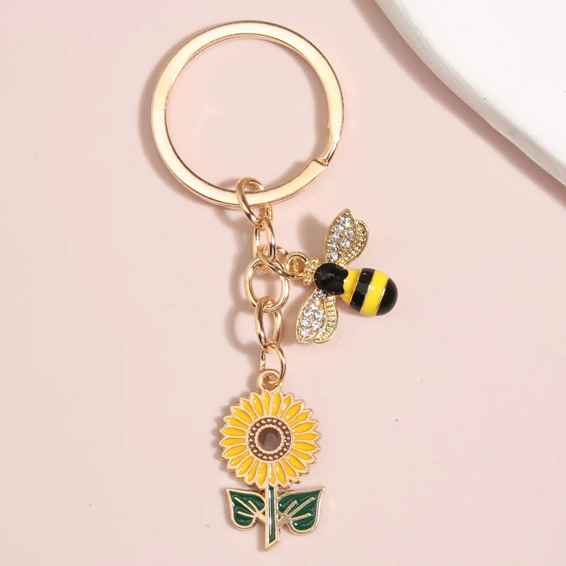 Cute Keychain Bee Honeycomb Heart Flower Key Ring Garden Key Chains Souvenir Gifts For Women Men Handbag Accessorie Jewelry