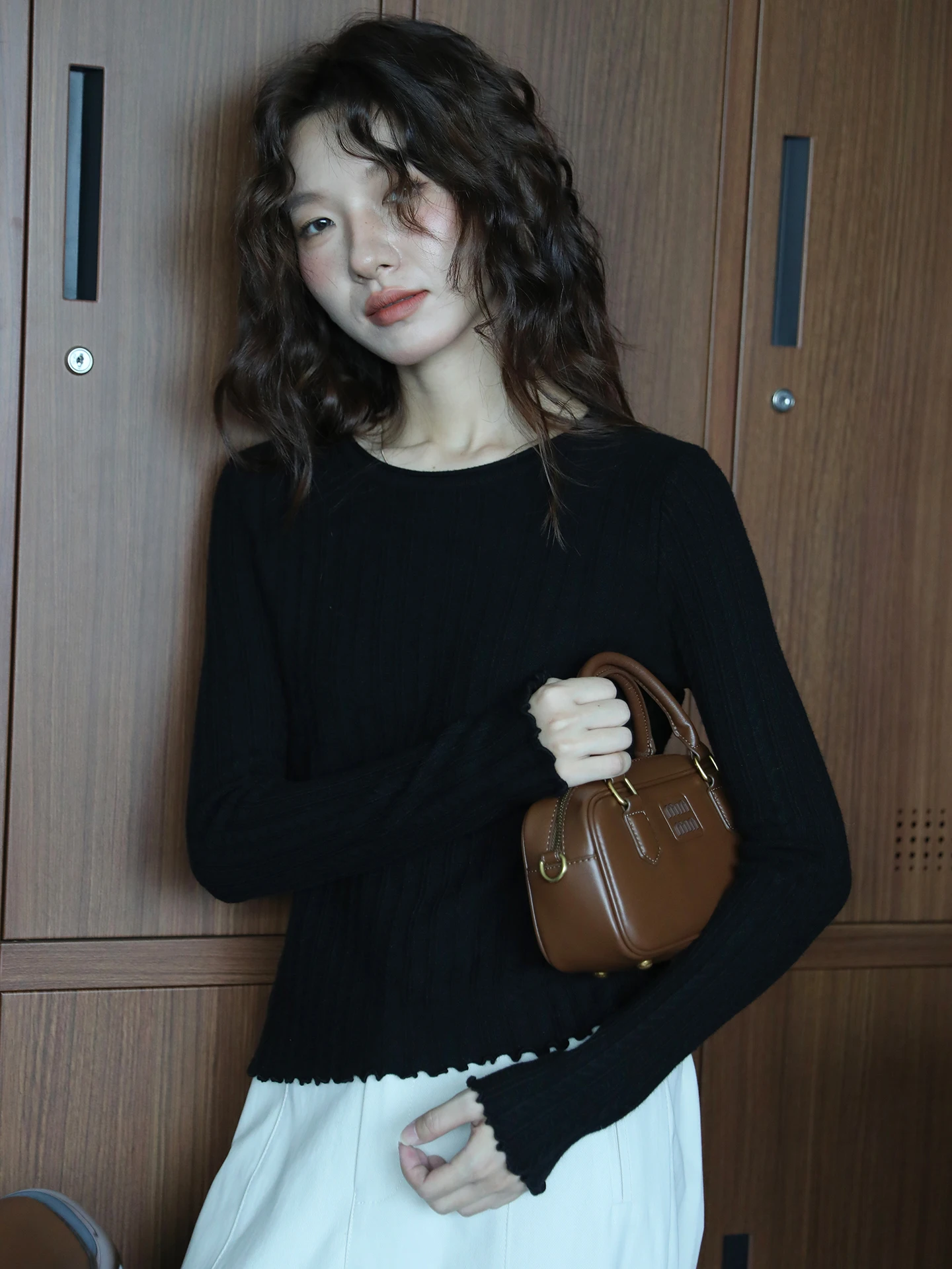 

Женский модный универсальный топ из трикотажа с кружевной отделкой, длинными рукавами, однотонный, повседневный, мягкий, из смесового полиэстера