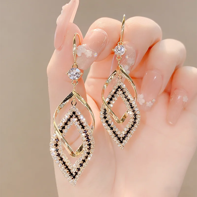 

Oversized Geometric Drop Earrings for Women Hooks Luxury High-End Fashion Jewelry Trendy & Bold Design Wholesale