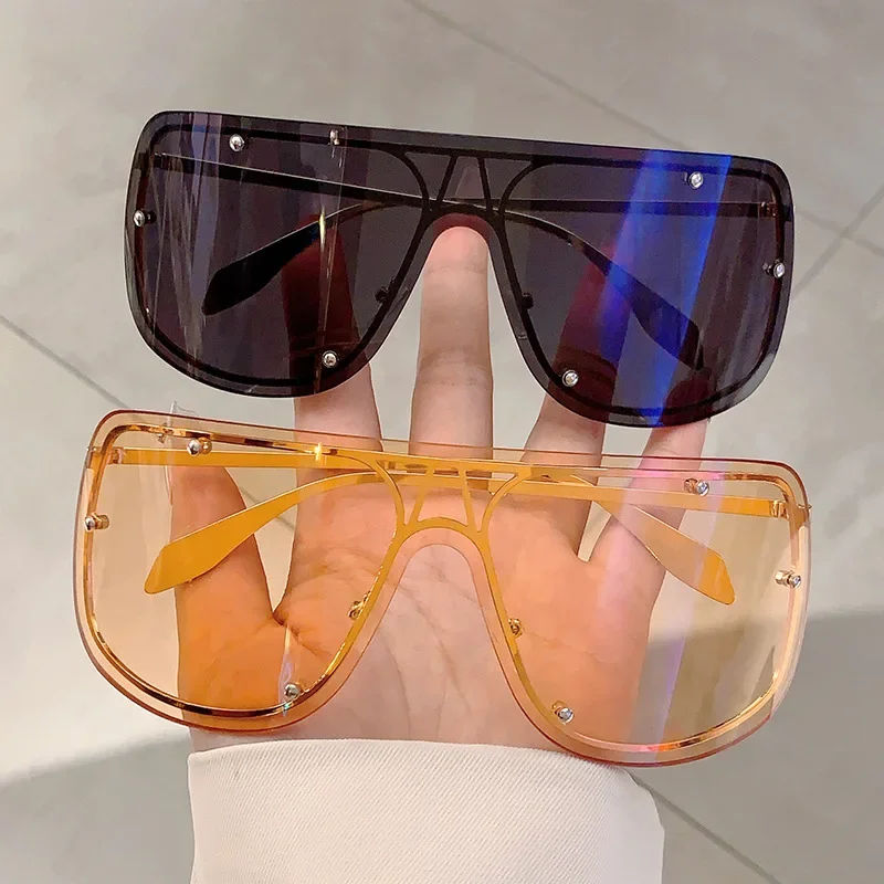 Oversized Vintage Sunglasses Women For Men Luxury Brand Designer Sun Glasses Popular Outdoor Goggle Punk Rivet Big Frame Eyewear