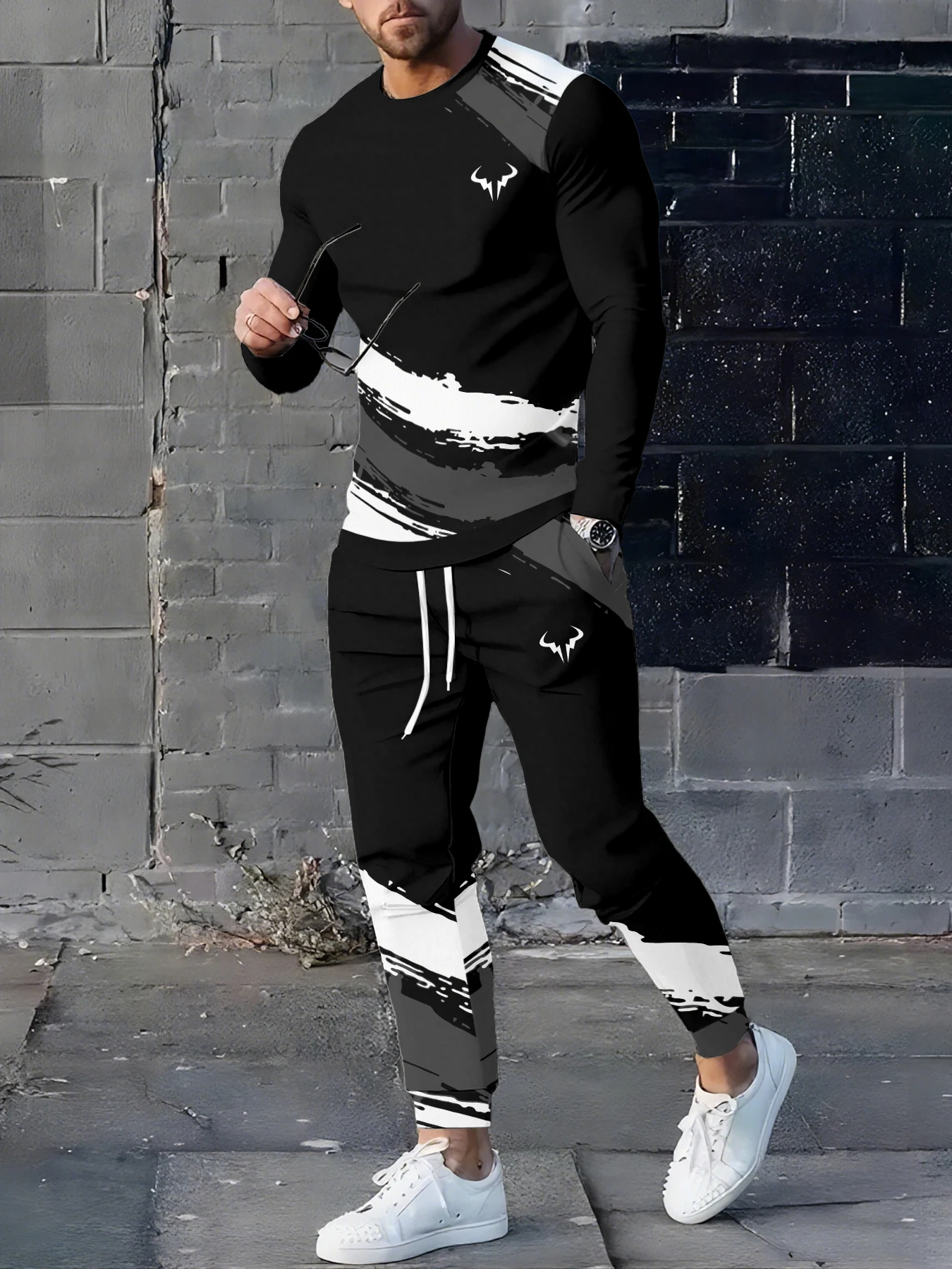 The new men's round-neck hoodie set for Spring and Autumn 2025 features street fashion and comfort with 3D printing