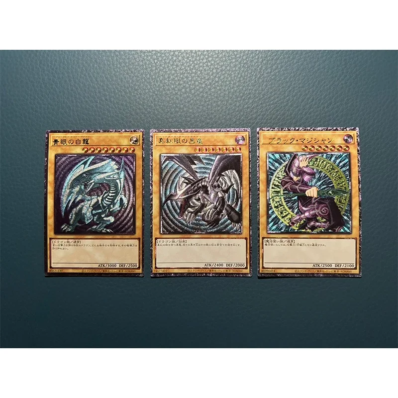 อะนิเมะ Yu-Gi-Oh DIY ACG เลเซอร์ Tabletop Battle เกมการหักเหของเล่นการ์ดสําหรับชายสีดํา Magician การ์ดสะสมของขวัญวันเกิด