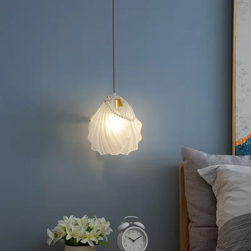 

French rural master bedroom bedside LED small chandelier modern minimalist pearl shell girl heart aisle bar small chandelier