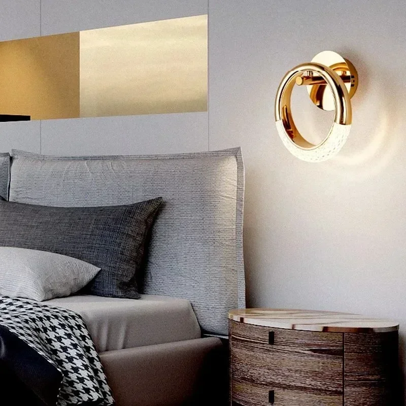 Lámpara de pared de decoración de dormitorio de lujo, pantalla acrílica, candelabro de cuerpo de Metal de oro rosa, luz LED para pasillo de casa,