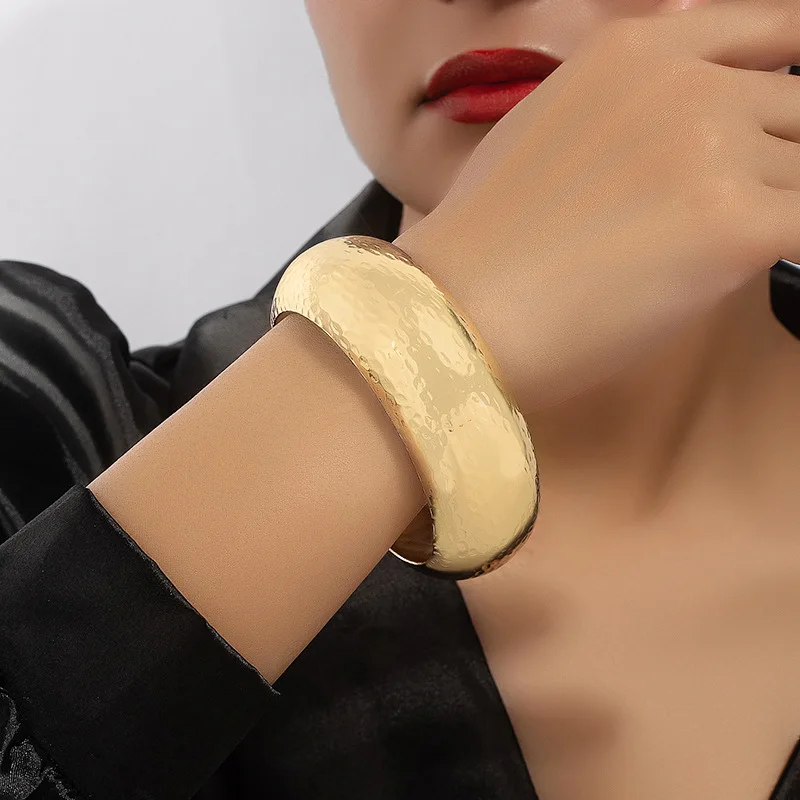 Minimalist Gold Color Alloy Smooth Bangles for Women Party Exaggerated Width Bracelet Designer Bangles Designer Fashion Jewelry