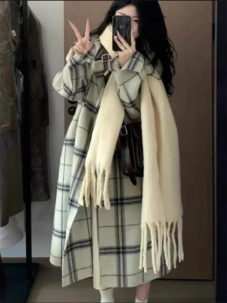 Giacca a vento in lana scozzese chic Cappotto da donna 2026 Autunno Inverno Nuovo trench lungo in lana allentato con cintura coreana