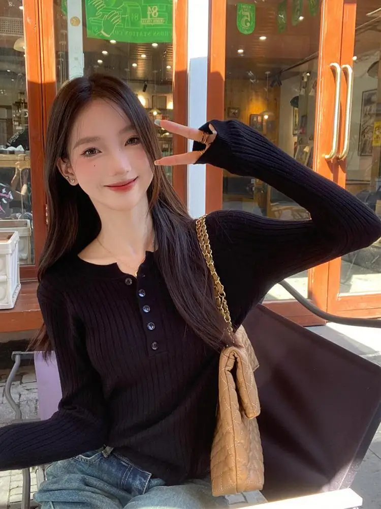 

Autumn Winter New Solid Button Round Neck Pullover Long Sleeved Knitted Sweater Korean Women Elegant Holiday Short Tops Fashion