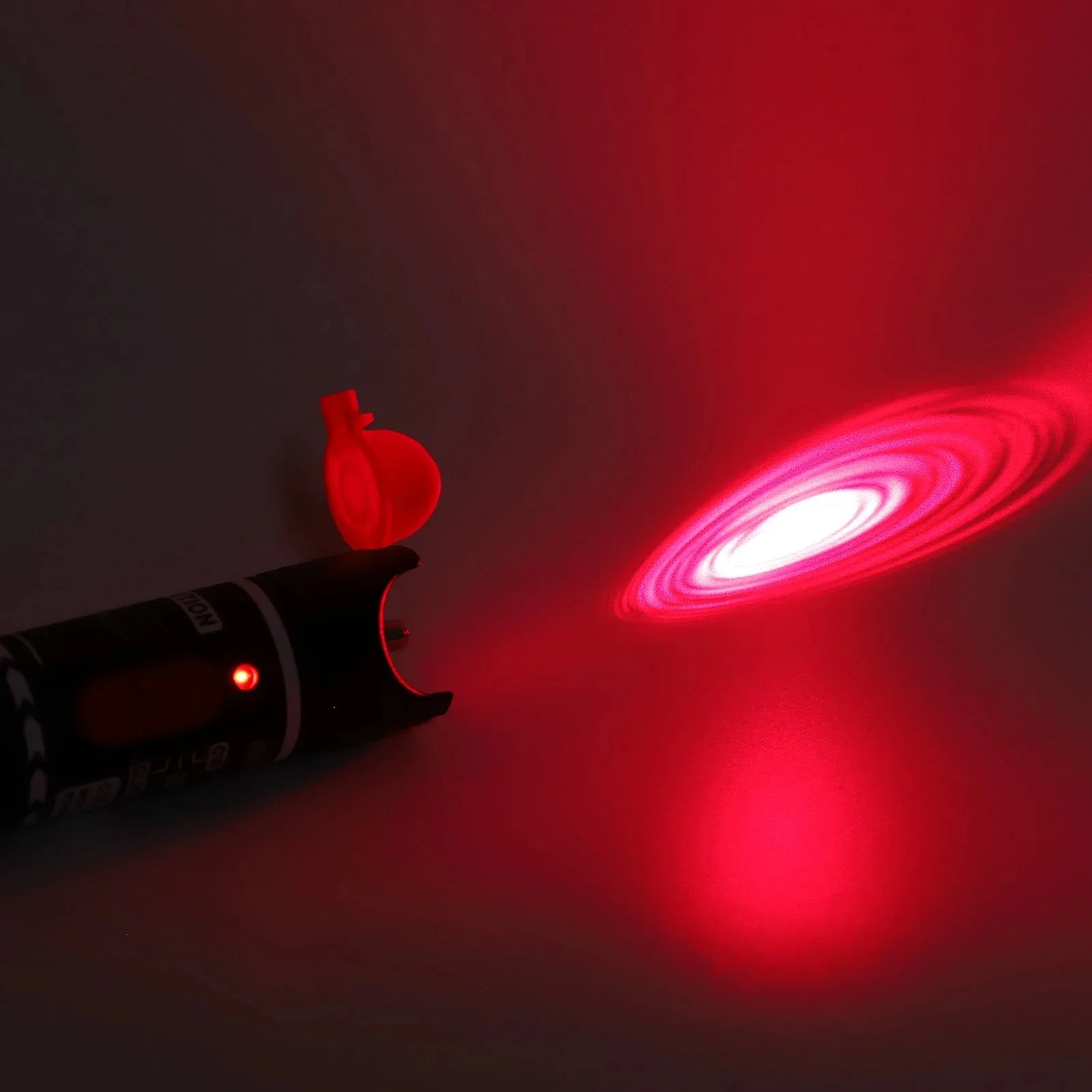 

COMPTYCO 50MW VFL Визуальный локатор повреждений оптического кабеля (ручка-тестер) для FC/SC/ST AUA-H50