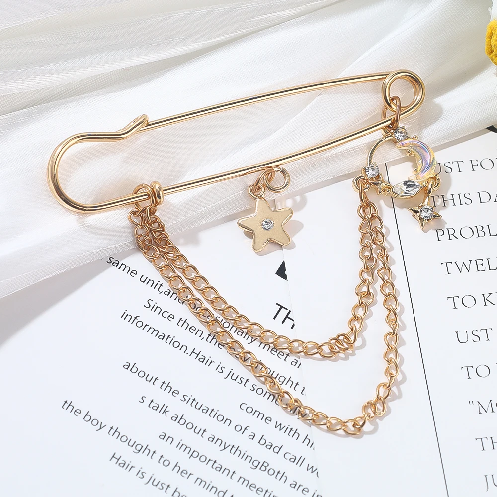 Simple Stars Brooch Pins Double Layers Chain Rhinestone Inlaid Star Brightly Crescent Charms Pendant Lapel Pin Corsage Accessory