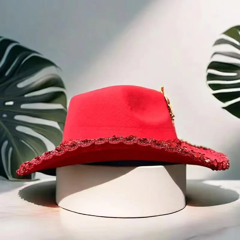 Czerwony filcowy kapelusz z brokatem HongLuan i kapelusze kowbojskie disco z dżetami dla kobiet, akcesoria do cosplay kowbojki i kapelusz kowbojski.
