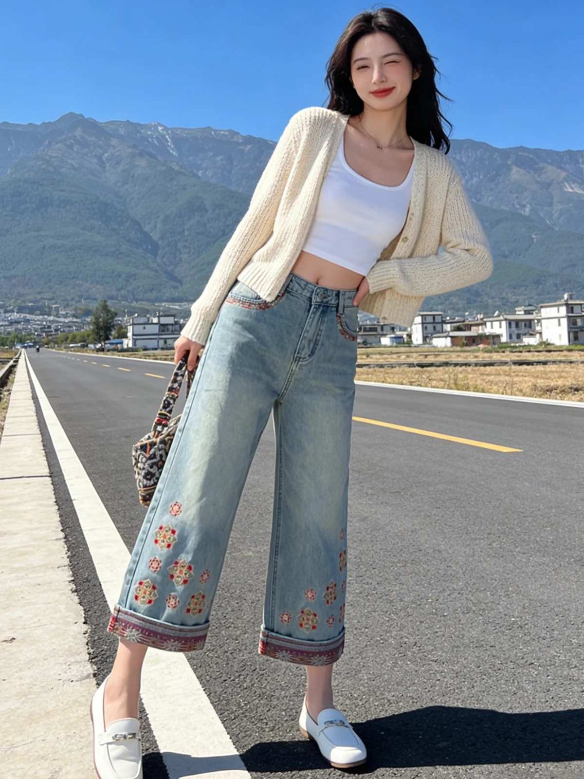 

Light Blue Floral Embroidery Straight Leg Jeans Women's Summer New Design Versatile High Waist Denim Pants High Quality Craft...