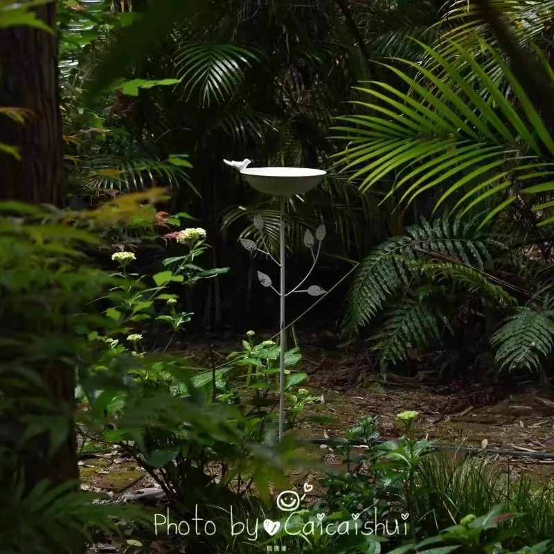 Iron Bird Feeder Vintage Garden Decor Outdoor Bird Feeder & Planter Holder Rustproof Patio Sculpture Wildlife Water Station