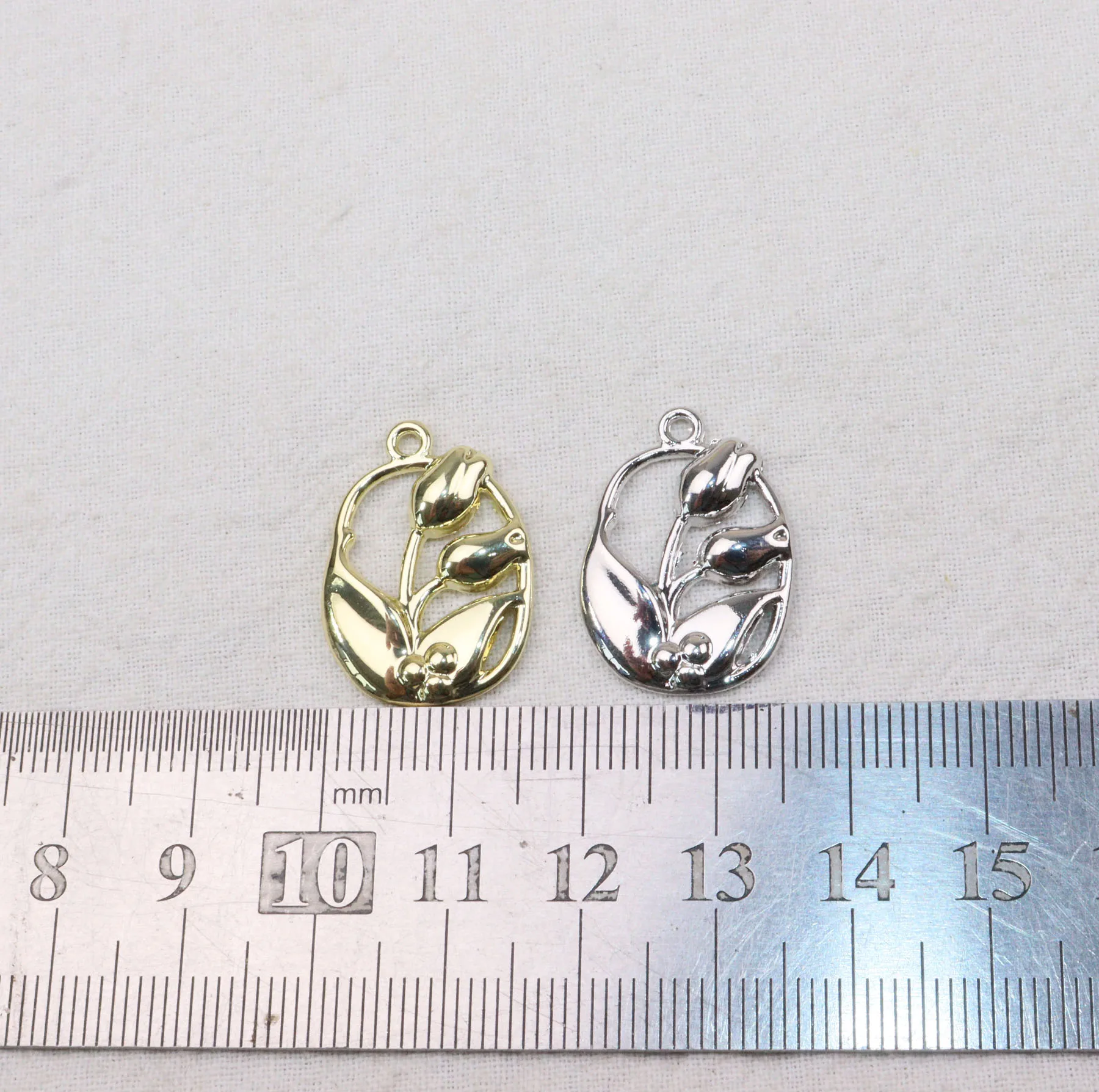 Eruifa 10 個 16*20 ミリメートルフラワーチャームコイン亜鉛合金ファッションネックレス、イヤリングブレスレットジュエリー女性ガール DIY 手作り 2 色