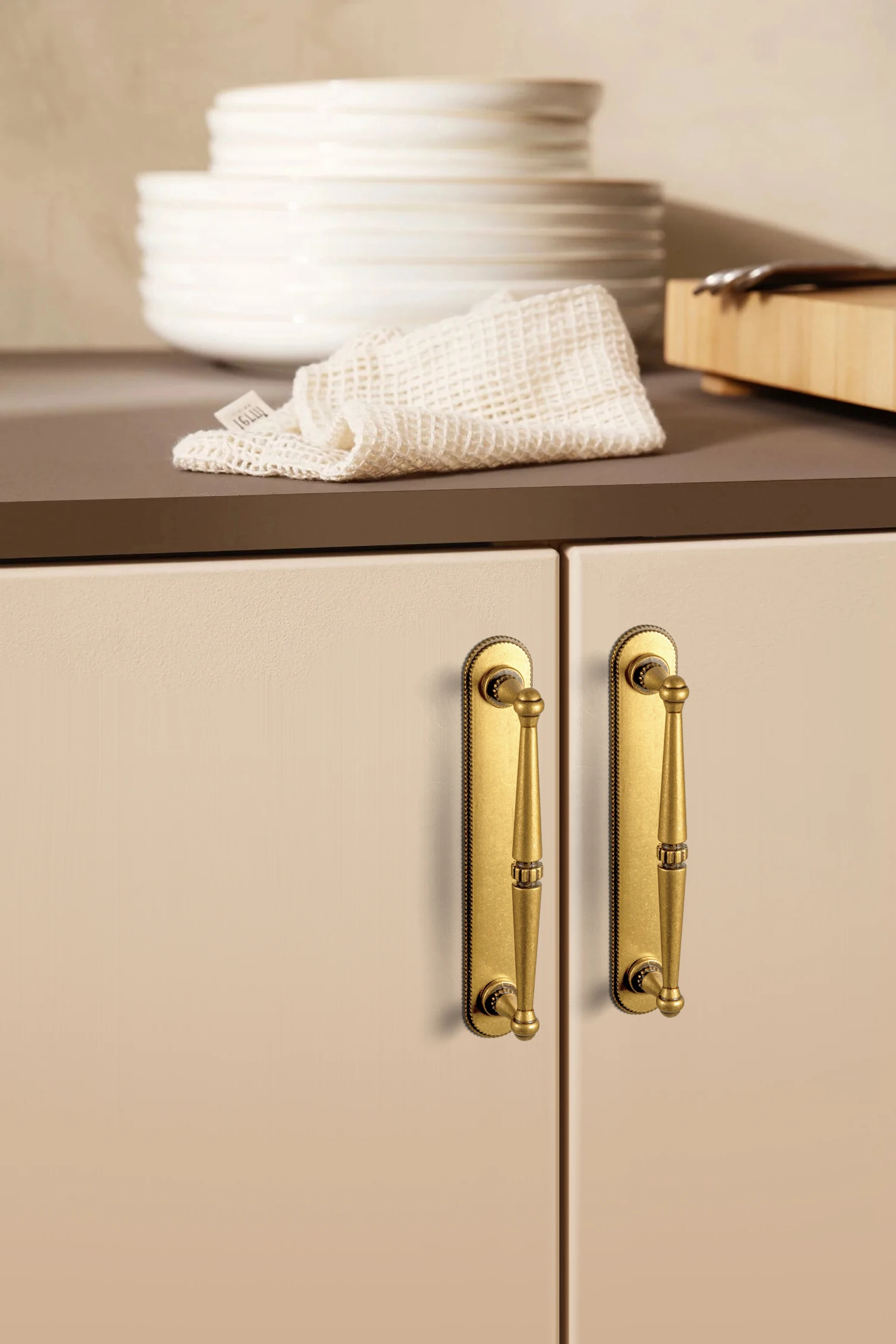 Goo-Ki Antique Brass Cabinet Pulls with Classic Oval Backplate- 2 Pack 5''(128MM) Hole Centers Zinc Alloy Drawer Handle