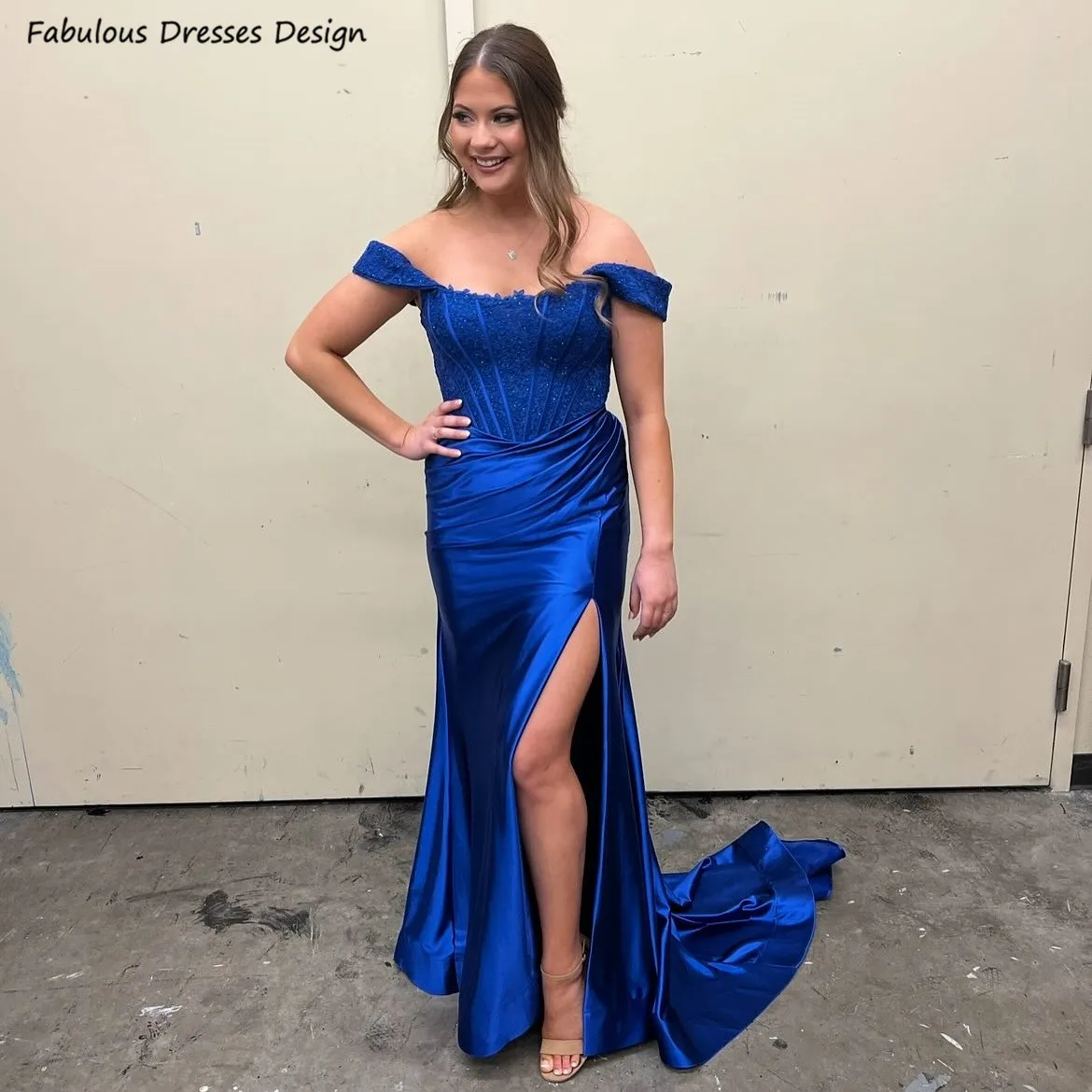 

Royal Blue Long Mermaid Bridesmaid Dresses Lace Scoop Neck Pleat Slit Wedding Party Dress Off Shoulder Sweep Train Prom Gown