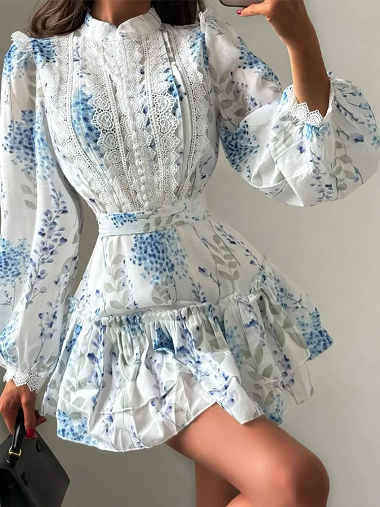 Bedrucktes Spitzenkleid mit Rüschen, Kurzkleid für Damen, Street-Style, Stehkragen, Laternenärmel, Schnürung an der Taille, unregelmäßiger Saum – Detail 10