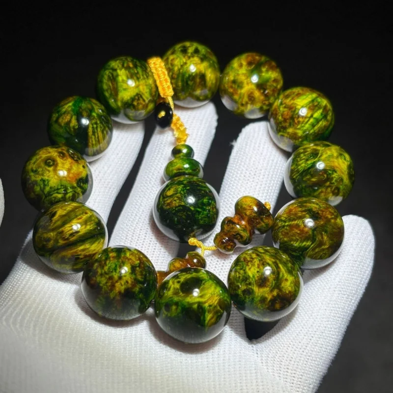 High-end amber wood bracelet with ink painting finish, solidified patina, fully translucent, made of Northern agarwood and pine