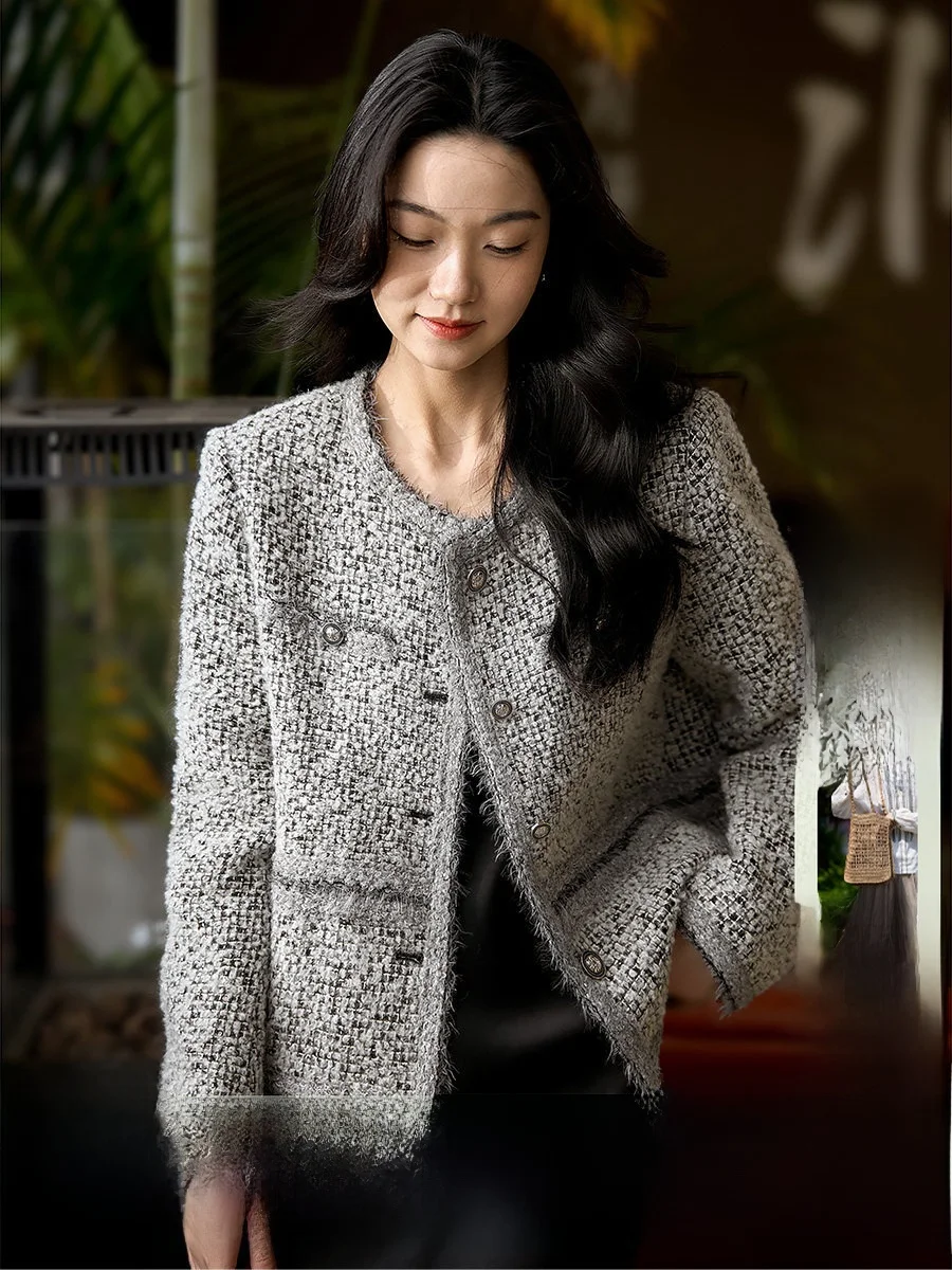 

Женское короткое пальто из твида Xiao Han Ge: элегантный стиль, длинный рукав, круглый вырез, весенняя модная верхняя одежда
