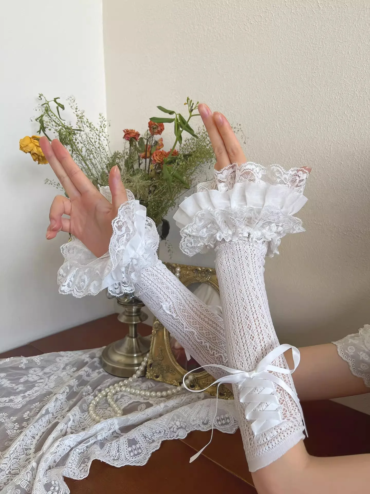 Lolita Schleifen-Spitzen-Handarbeit-Armwärmer Kawaii Fingerlose Netz-Handschuhe Ballett Süße Dienstmädchen Lange Manschette Handgestrickte Ärmel – Detail 3