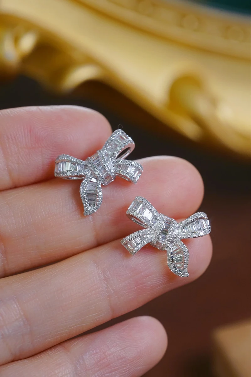 LUOWEND 100% 18K White Gold Earrings Luxury Bowknot Shape 1.0carat Real Natural Diamond Stud Earrings for Women Fine Jewelry