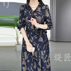 Mom's High-end Exquisitewith Temperament New Style for Women Spliced V-Neck Printed Early Autumn and Spring Long Sleeved Dress