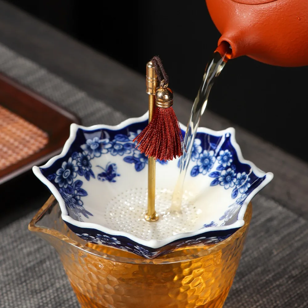 

Ceramic Umbrella Tea Strainer Traditional Chinese Style Tea Filter with Tassel Blue White Porcelain Pattern Tabletop Decoration