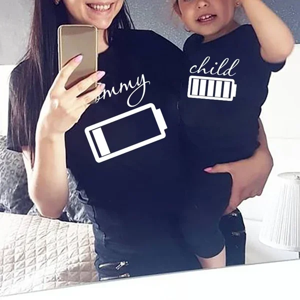 1pcs Funny Battery Family T Shirt Matching Mom Son Daughter Short Sleeve T-shirt Print Battery Tops Fanily Look Matching Tshirt