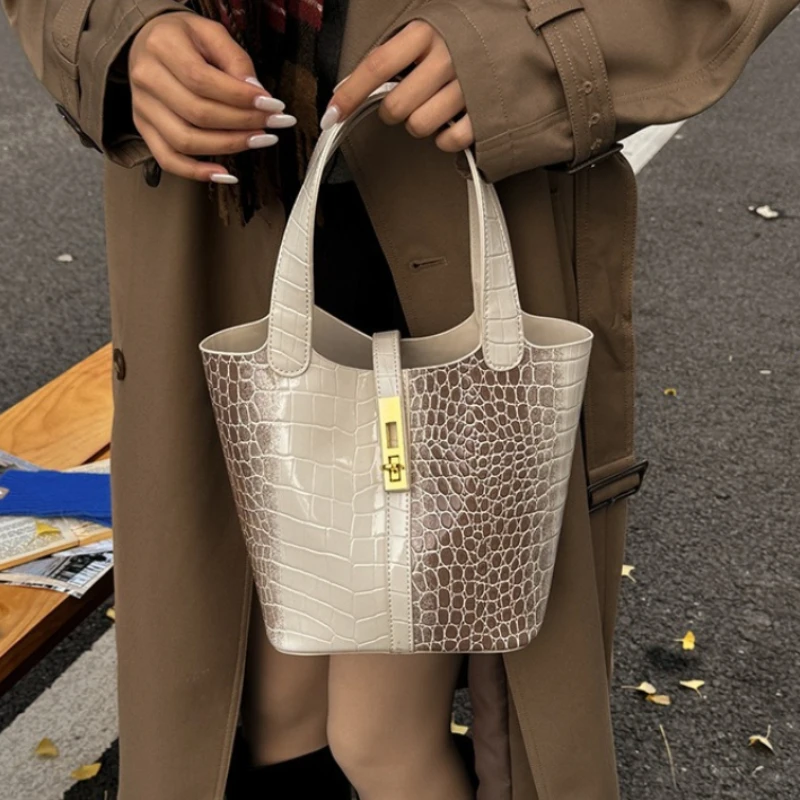 

Fashion Minimalist Snake Grain Bucket Bag for Women Large Capacity Handheld Shoulder Crossbody Purse 2026 New Trendy Daily