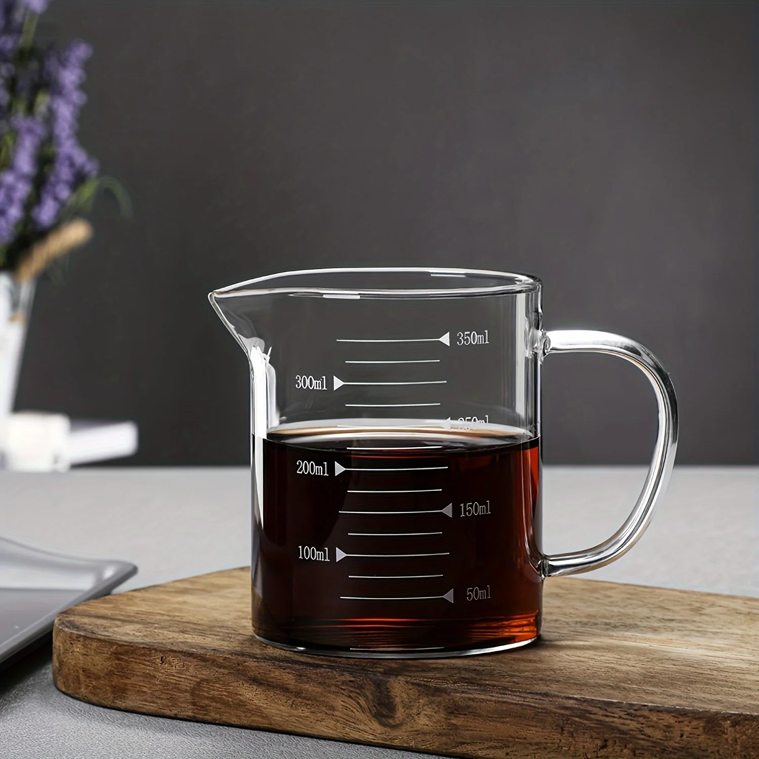 1PC With Lid Versatile Glass Measuring Cup, Precision Scale & Spout, Insulated Handle for Safe Pouring High temperature resistan