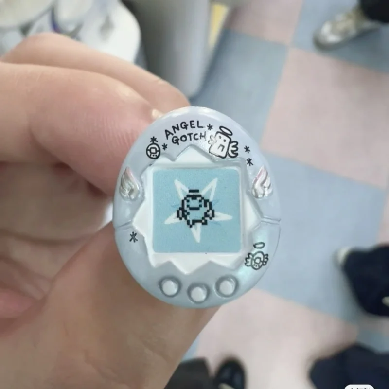 Disponibile Nuovo autentico V4 macchina elettronica per animali domestici gioco styling anello anello capsula giocattolo decorativo il miglior regalo di compleanno per le ragazze