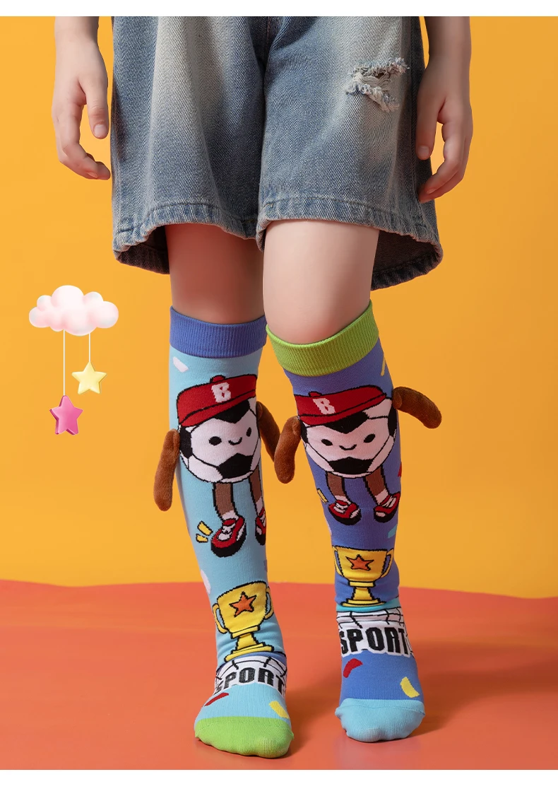 Niedliche, unisex Kinder-Overknee-Socken mit unterschiedlichem AB-Muster, 3D-Stereo-Cartoon-Sportballmuster, weich, dehnbar, für den täglichen Gebrauch, lange Socken. – Detail 9