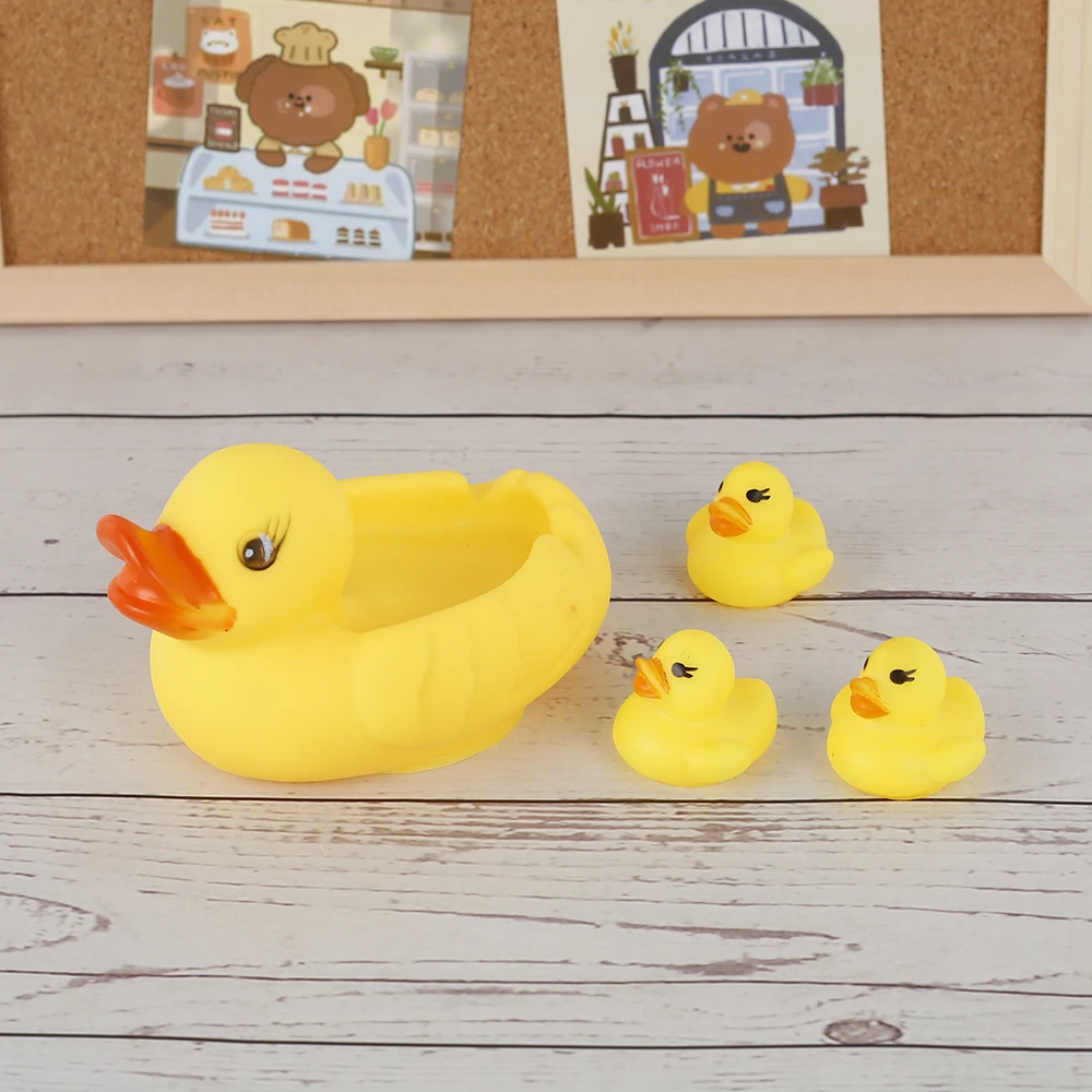 4個セット バスアヒル おもちゃ イエローアヒル ファミリーバスセット 浮かぶ鳴きアヒル ベビーシャワーおもちゃ キッズバスタブアヒルセット 幼児向け