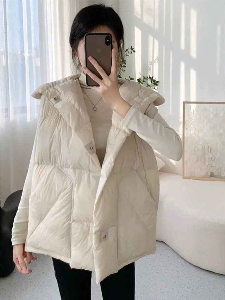 2025 Inverno Nuovo Solido Imbottiture Maglia da Donna Ultra Leggero Soffio Addensato Moda Con Cappuccio Design Senso Piumino d'anatra Bianca Pane Gilet