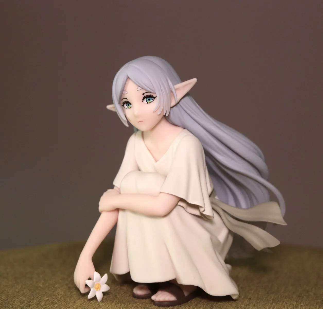 12CM Anime Sousou no Frieren Frieren 그림 과거 데스크탑 장식 애니메이션 모델 장난감 선물 Aciton Figure Collect 1/7 PVC