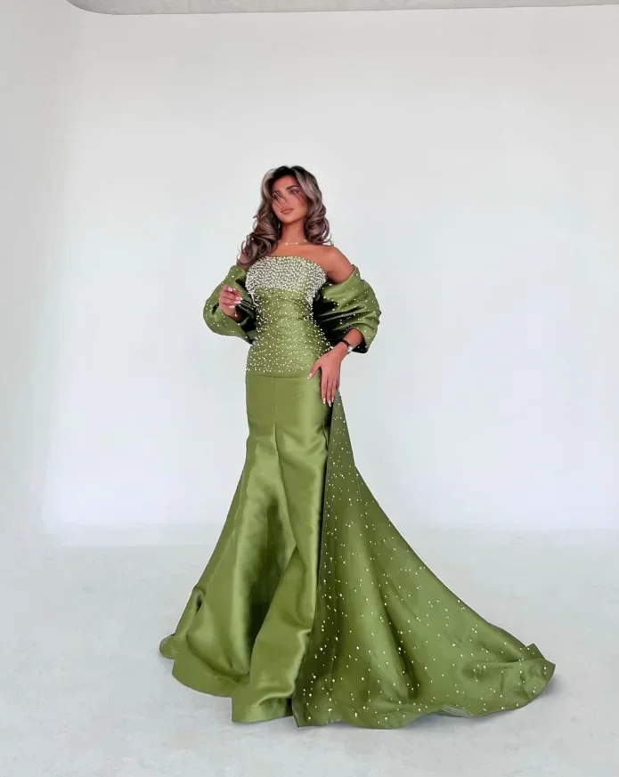 Customized Retro And Elegant Strapless Strapless Sequined Ball Gown With Dazzling Colors, Showcasing An Elegant And Grace