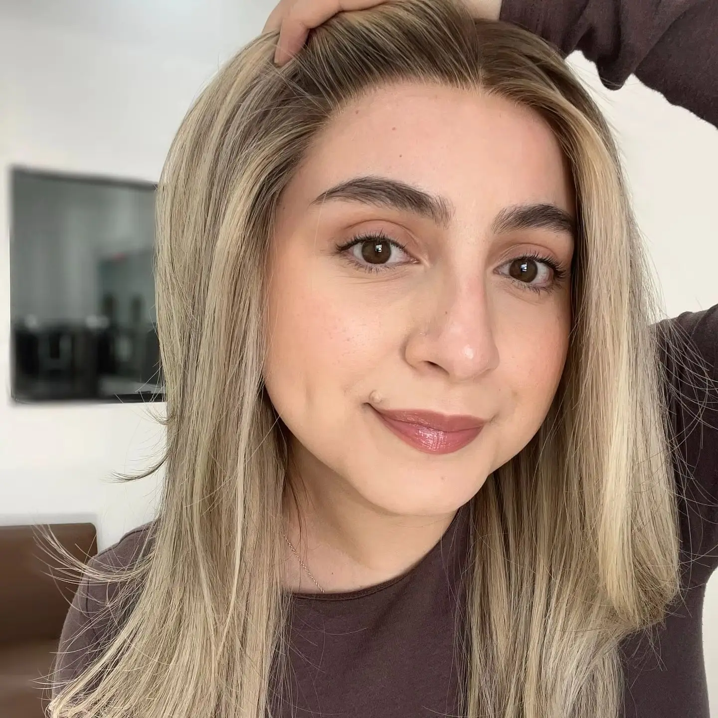 

Stright Hair Ombre Platinum Blonde Shadow Roots Synthetic Lace Top Wigs High Quality Preplucked Natural Hairline 180%Density Wig