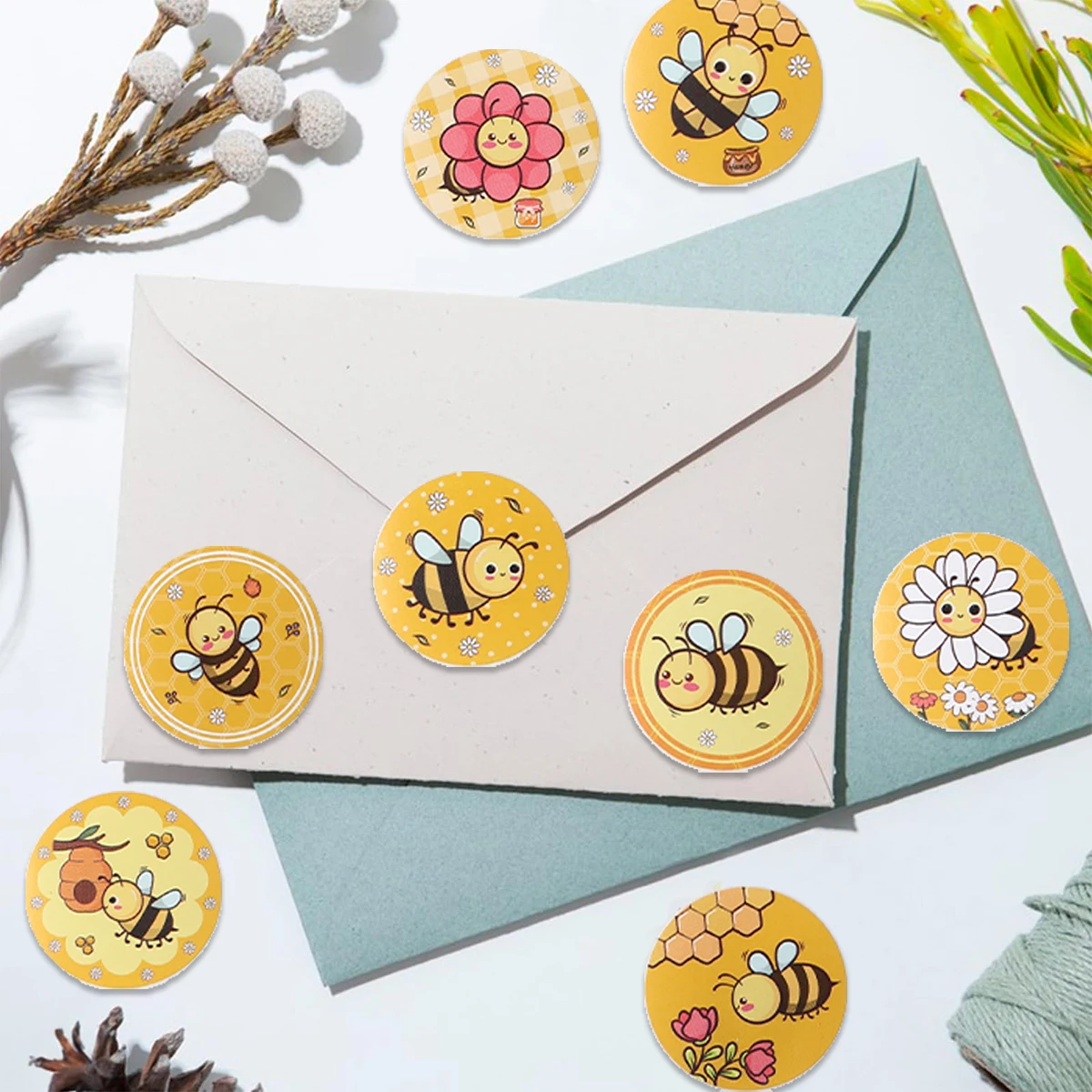 500 Stück/Rolle Bienenaufkleber, niedliche Tieraufkleber, 2,5 cm, wasserfest, selbstklebendes Papier, mobile Belohnungen, Siegeletiketten, Aufkleber für Schreibwaren