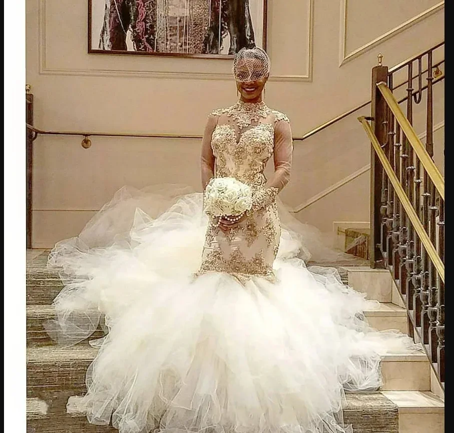 Vestido de novia de sirena con apliques de encaje dorado y cuello alto personalizado para novia, cola de catedral, vestidos de novia de manga larga