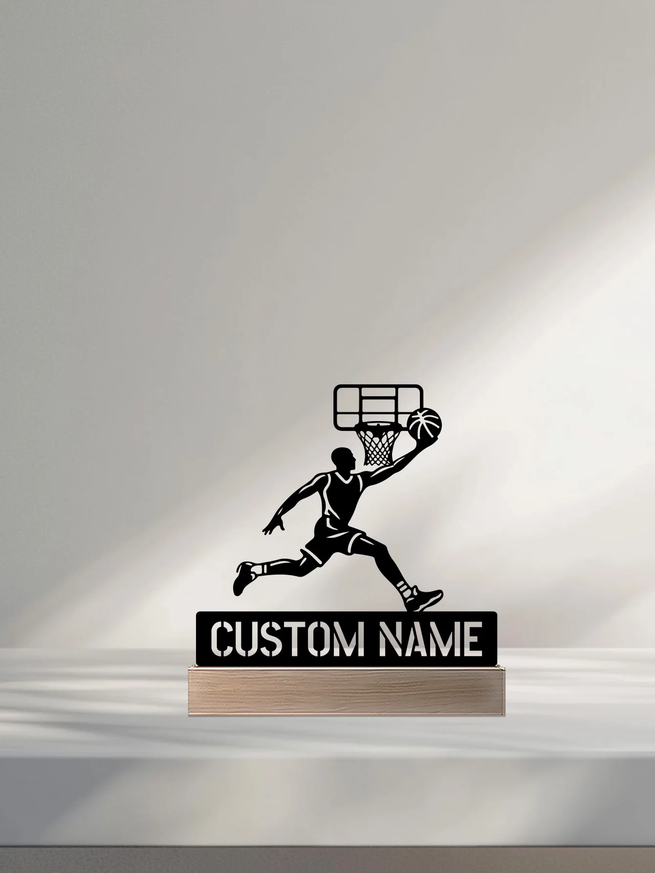 1pc Semplice esperto di basket Nome personalizzato Statua in metallo con base in legno Ornamento in ferro Scultura in latta Artigianato d'arte con base in legno