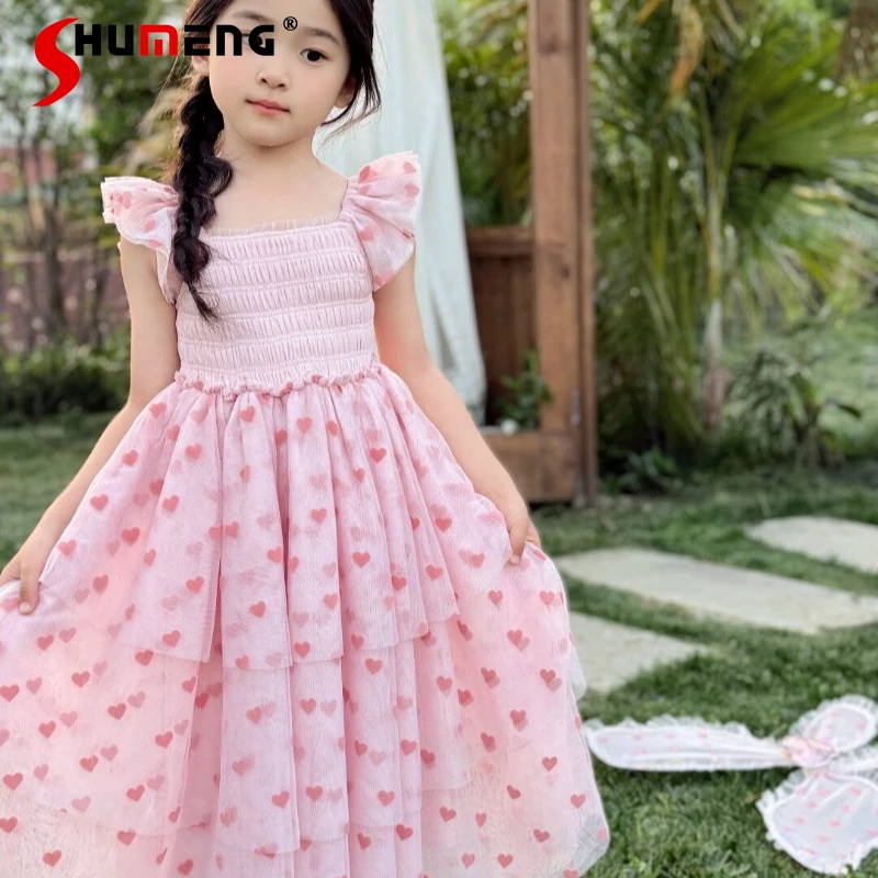 

Детское длинное платье для девочек с рюшами, рукавами-крылышками и сетчатыми вставками в виде сердечек, на бретельках, для уличного стиля и дня рождения