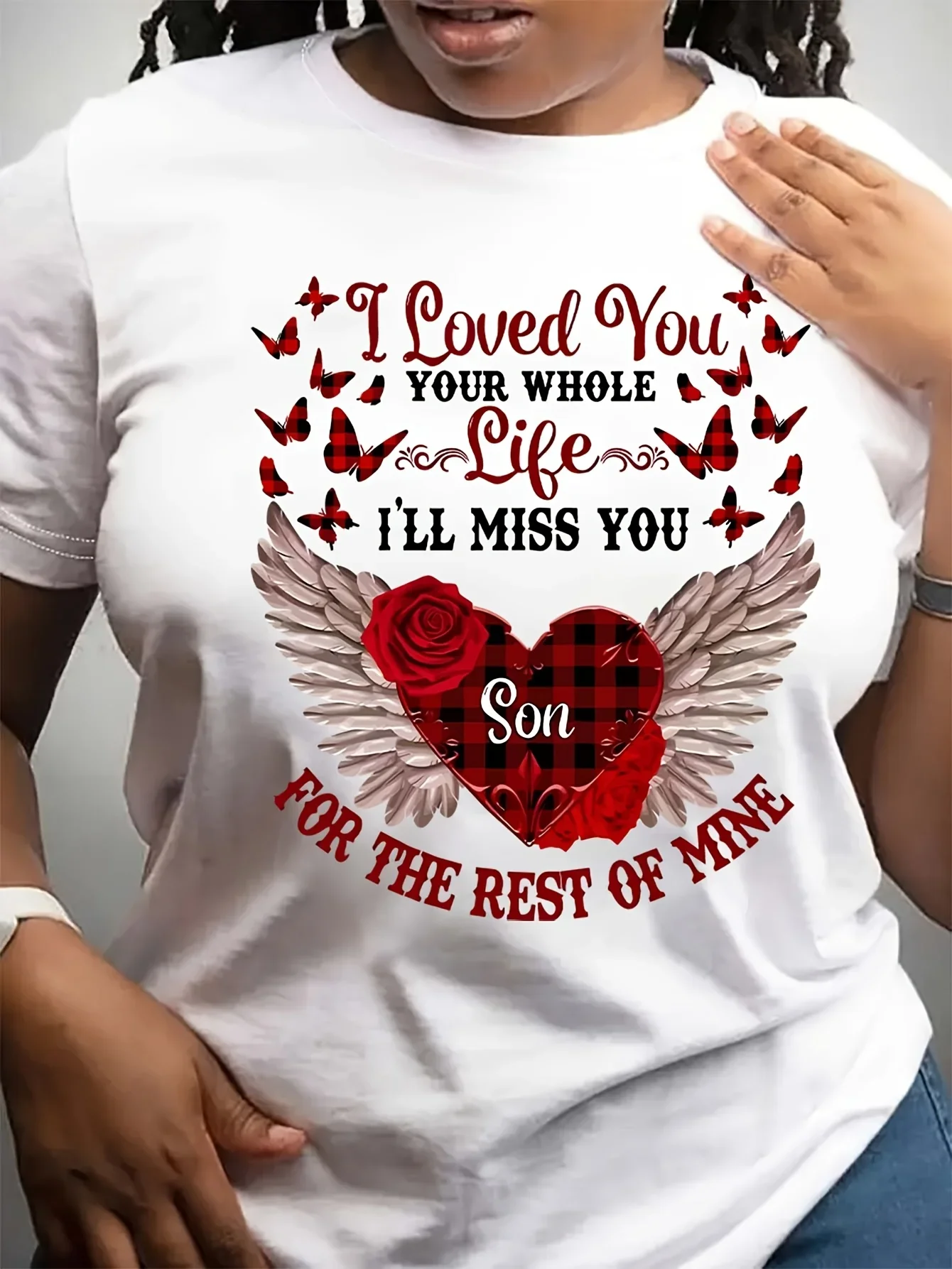 "أنا أحبك حياةك كاملة، سأفتقدك ابن لراقي الأنا" حرف وأجنحة الملاك ورسومات الفراشة، رقبة دائرية قصيرة