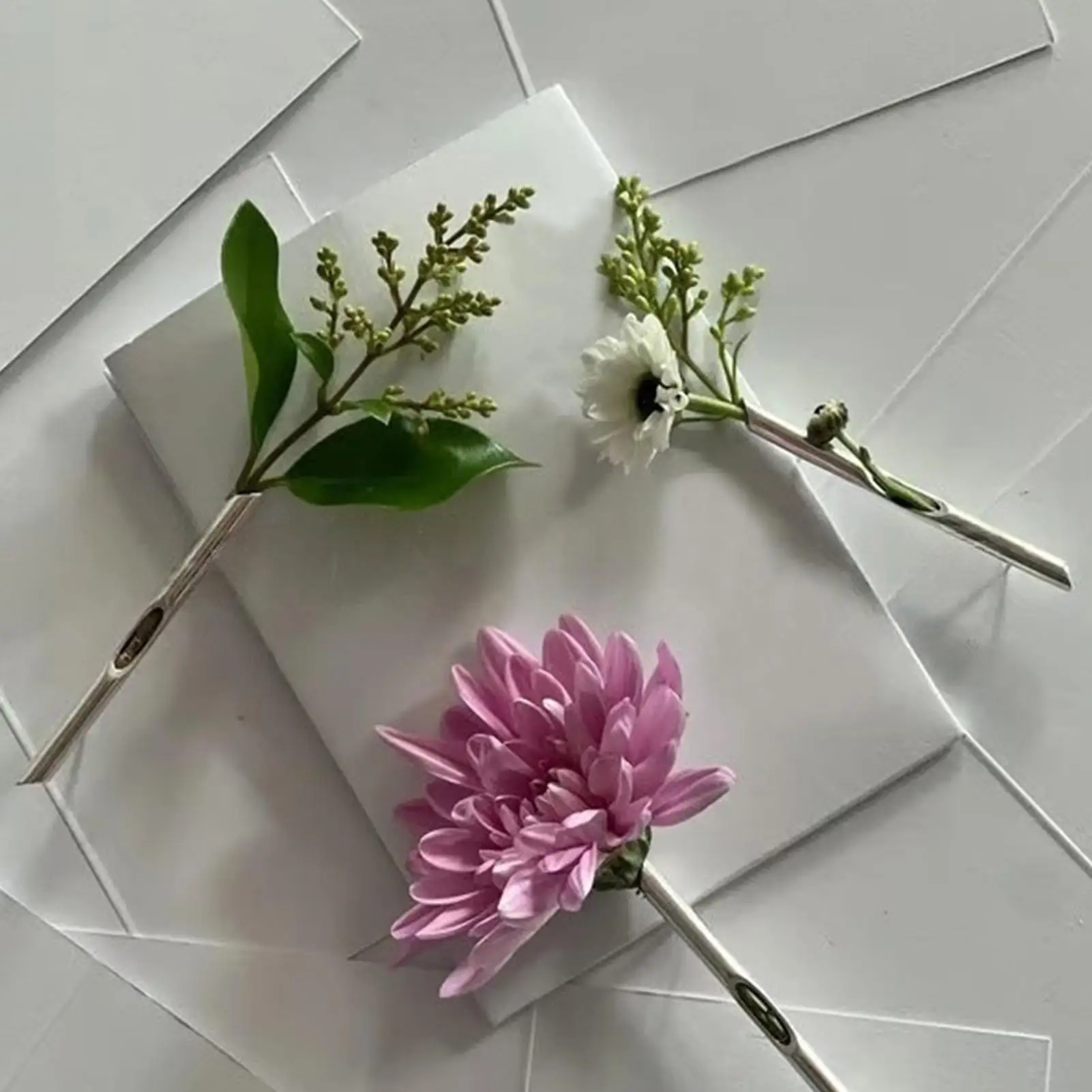 Flower Brooch Floral Bouquet Costume Accessories Flower Pin for Sweater Scarf Coat Jacket Banquet Party Wedding Valentine's Day