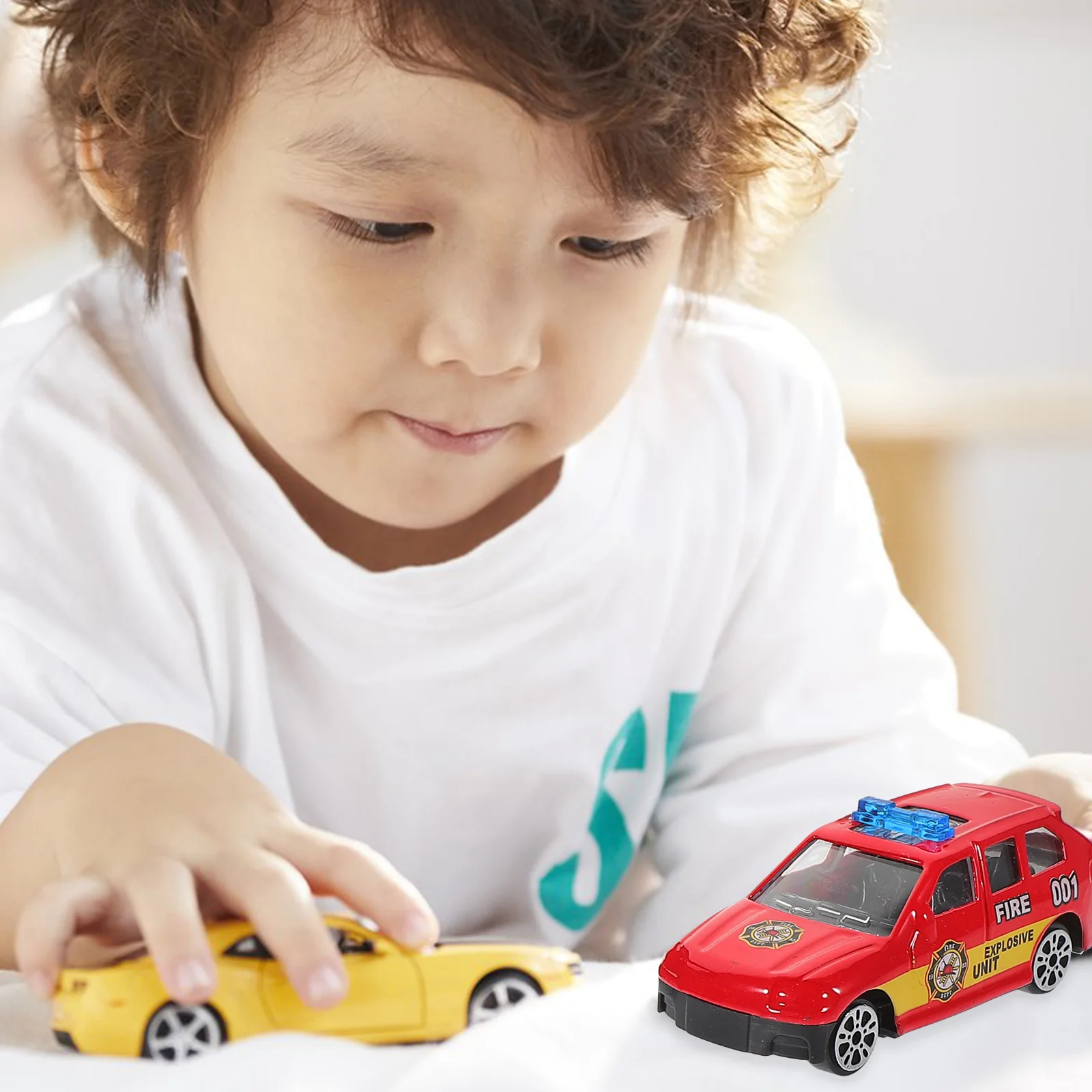 Motor de bomberos fundido a presión con Control de inercia para niños, coche de aleación extraíble, decoración de regalo para Festival, colección de juego segura, 6 uds.