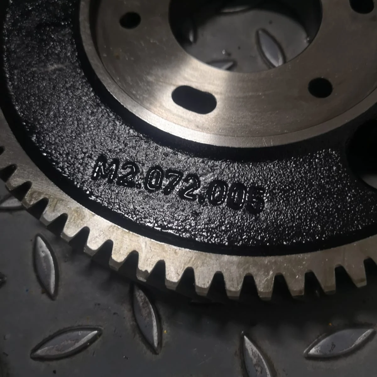 

Оригинальные шестеренные колеса M2.072.006 и M2.011.870M/01A для деталей машин PM74, новое состояние