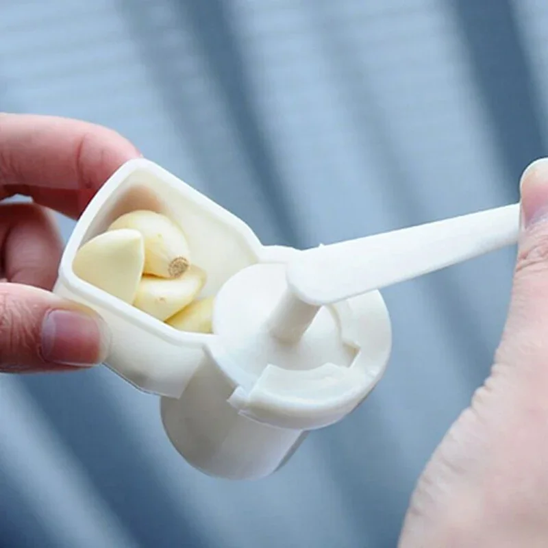 

Push and Press Speedy Grinder Chopper Home Manual Garlic Rolling Crusher Multifunction Garlic Crusher Garlic Cutter Kitchen Tool