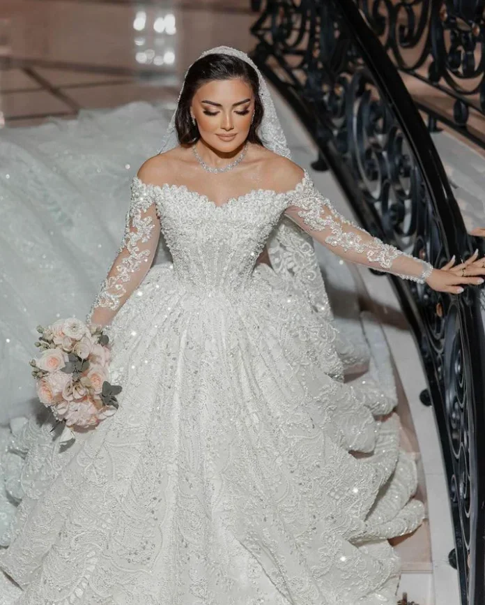 

Flavinke Customized Elegant White Women's A-line Strapless Wedding Dresses Sequins Lace Applique Bridal Gowns vestidos de novia