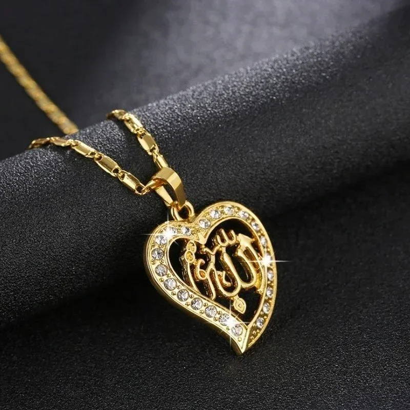 Exquisite Super Sparkling Love Cubic Zirconia Islamic Quran Pendant Necklace Suitable for Unique Jewelry Gifts for Mothers